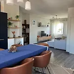 Grand Appartement Renove Au Coeur De Royan